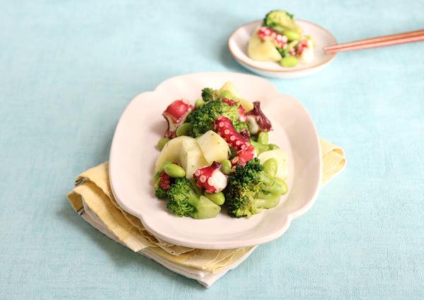 たことブロッコリーのバジルサラダ