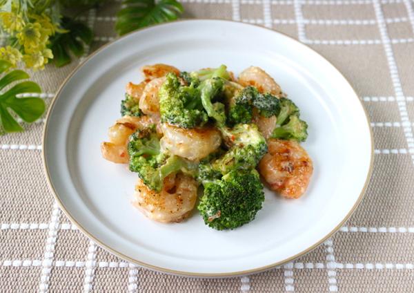 えびとブロッコリーの甘辛スイートチリマヨ炒め