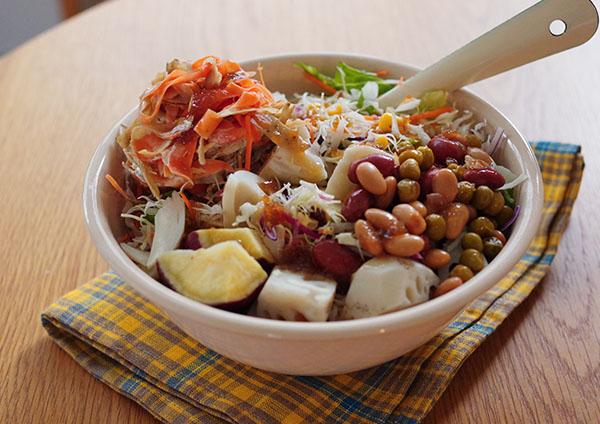豆と根菜のサラダボウル