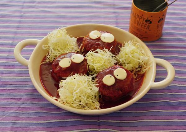 ふわふわキャベツ添えおばけ煮込みハンバーグ