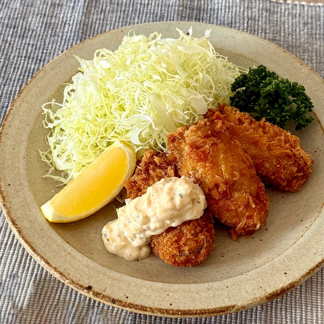 カキフライのふわふわキャベツ添え
