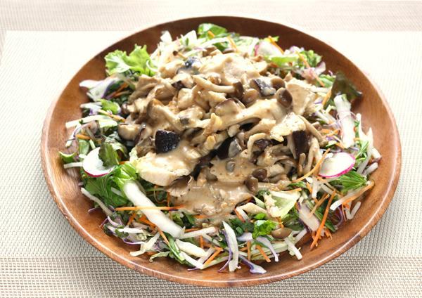 大葉と柚子が香るきのこと鶏むね肉のサラダ