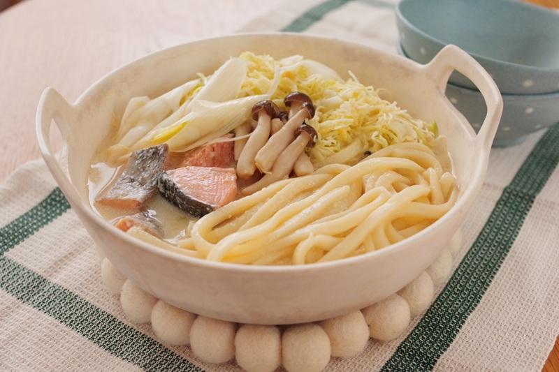 千切りキャベツと鮭の豆乳〆鍋