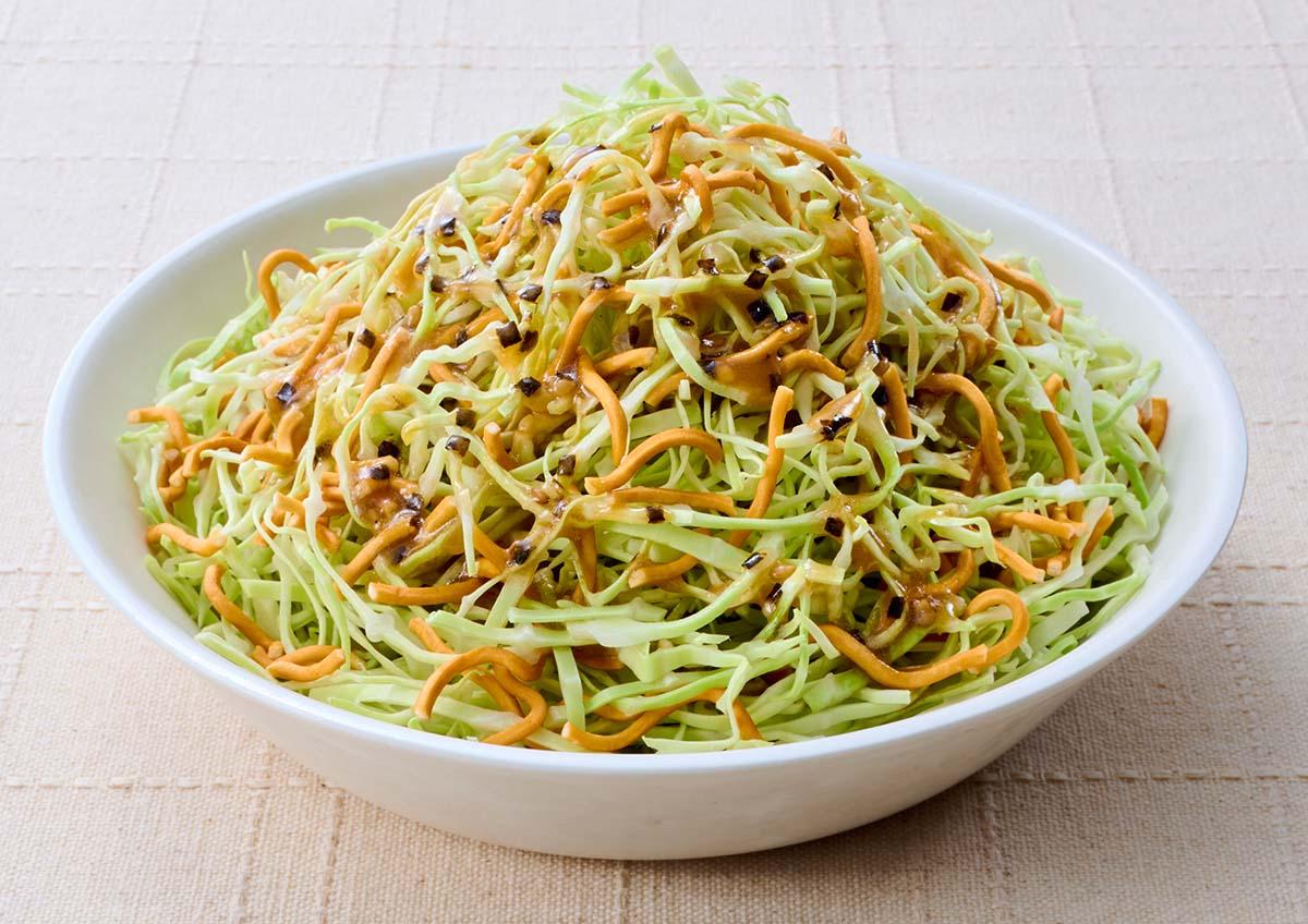 千切りキャベツとパリパリ麺の醤油胡麻だれ