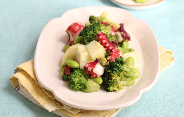 たことブロッコリーのバジルサラダ 写真