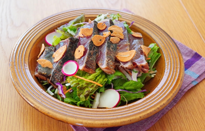 中華風かつおのたたきサラダ 写真